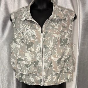 AVIA Green Midnight Light Hiking Vest Women’s XL (16/18) Full Zip Camo Fishing